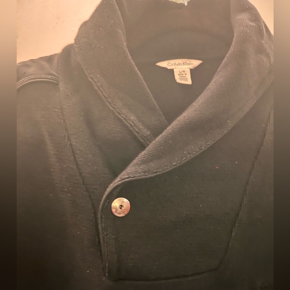 Black rib knit sweatshirt w button neck - Picture 3 of 3